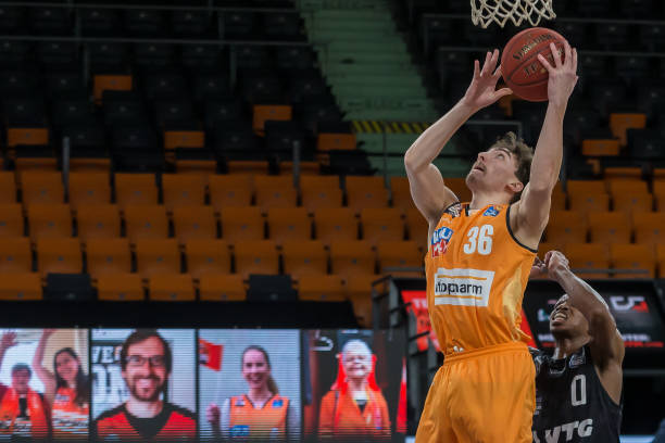 阿尔达马的 阿尔达马的