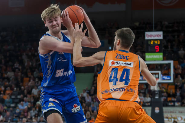 判和卡位 判和卡位